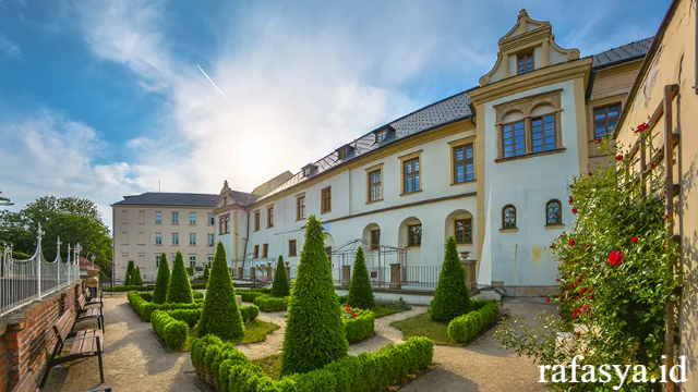 Universitas Palacký Olomouc: Warisan Akademik dan Inovasi